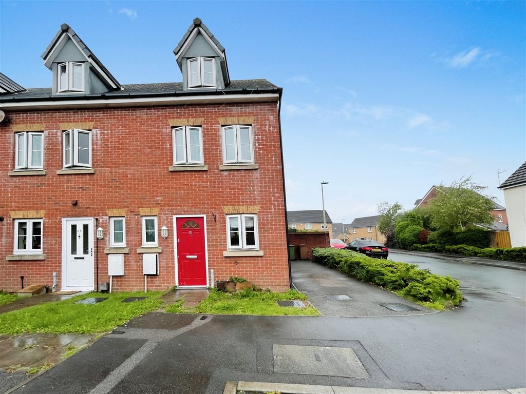 3 bed town house for sale in Drum Tower View, Caerphilly CF83, £260,000
