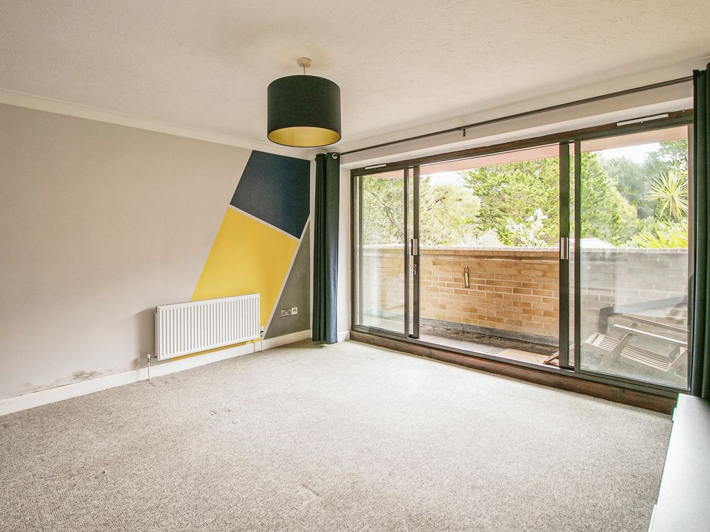 2 bed flat for sale in Surrey Road, Bournemouth BH2, £275,000