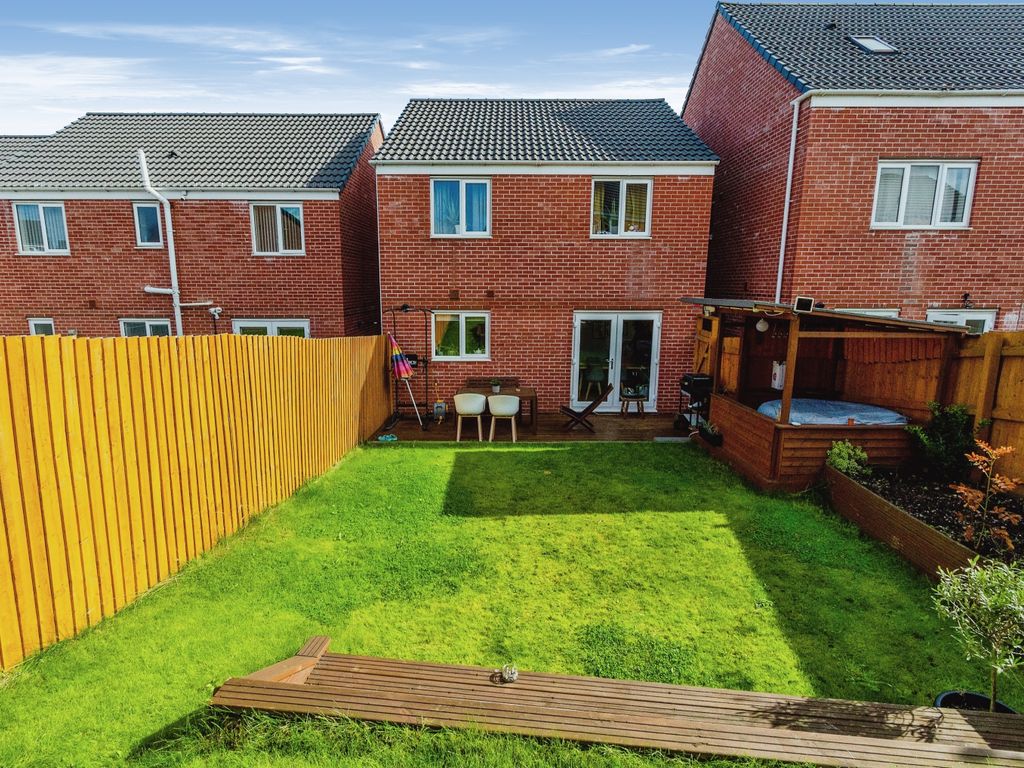 3 bed detached house for sale in Coltishall Grove, Wolverhampton WV2, £270,000