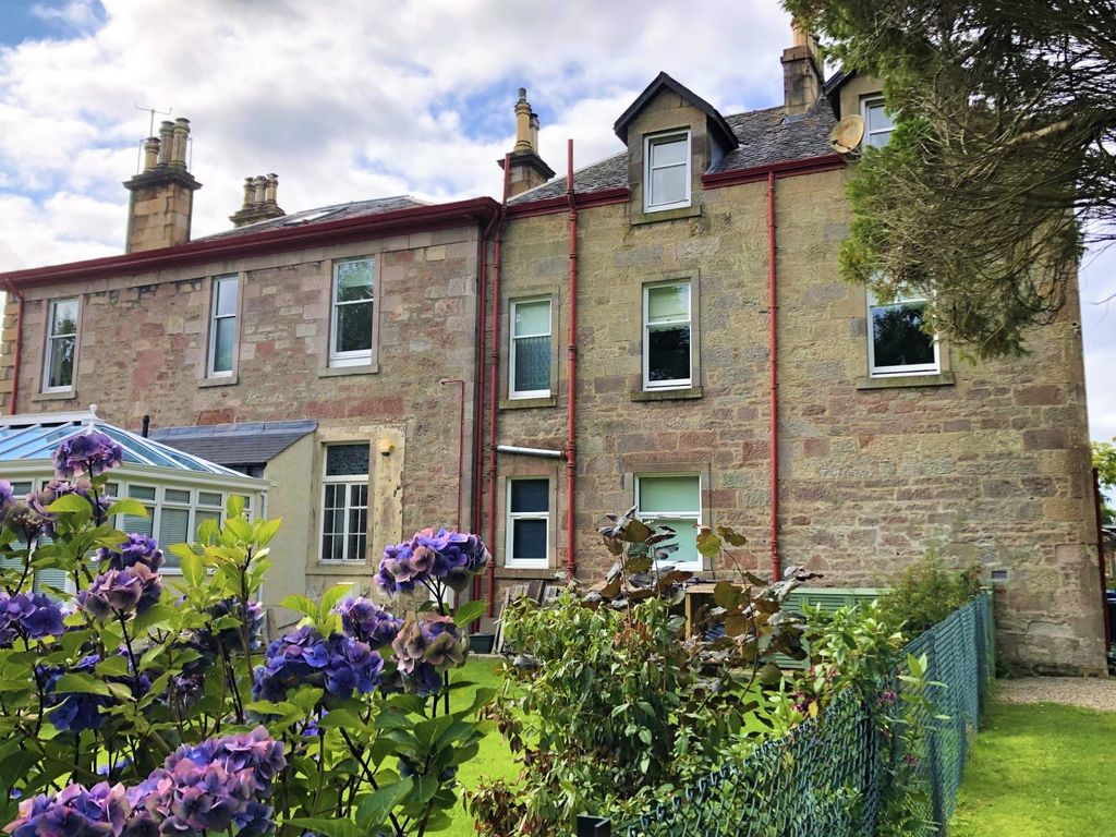 3 bed flat for sale in Sinclair Street, Helensburgh, Argyll And Bute G84, £130,000