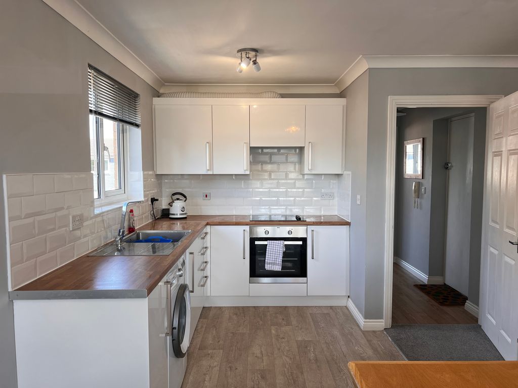 1 bed flat for sale in Haslemere Road, Wickford SS11, £200,000