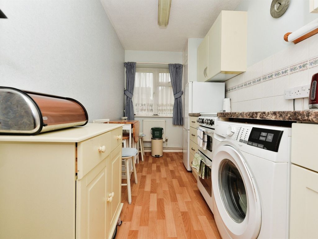 1 bed flat for sale in The Ridgeway, St.Albans AL4, £180,000