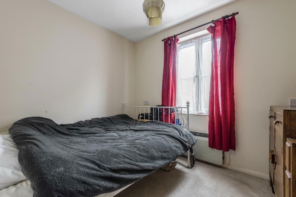 2 bed flat for sale in Town Bridge Court, Chesham HP5, £140,000