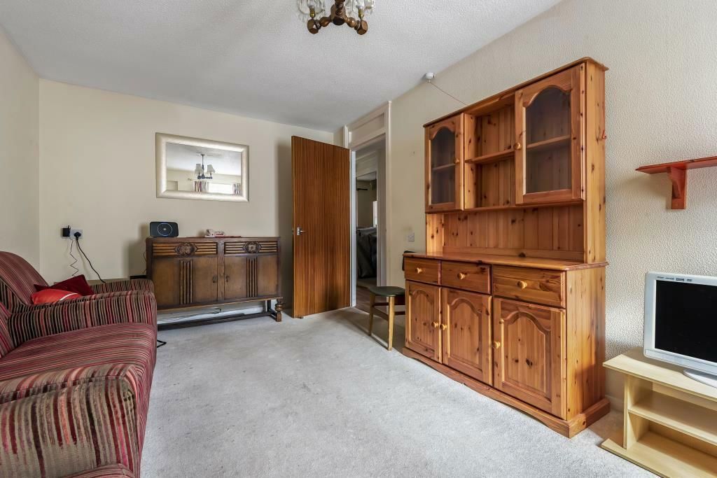 2 bed flat for sale in Town Bridge Court, Chesham HP5, £140,000