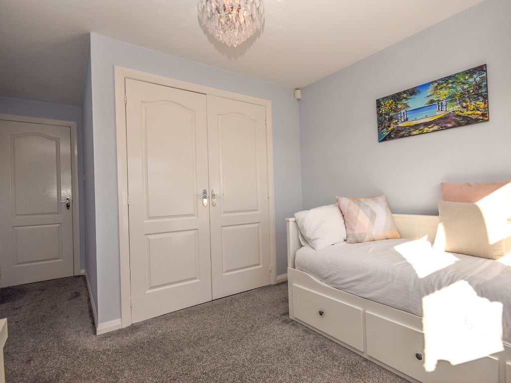 2 bed flat for sale in Hamilton Park South, Hamilton ML3, £199,995