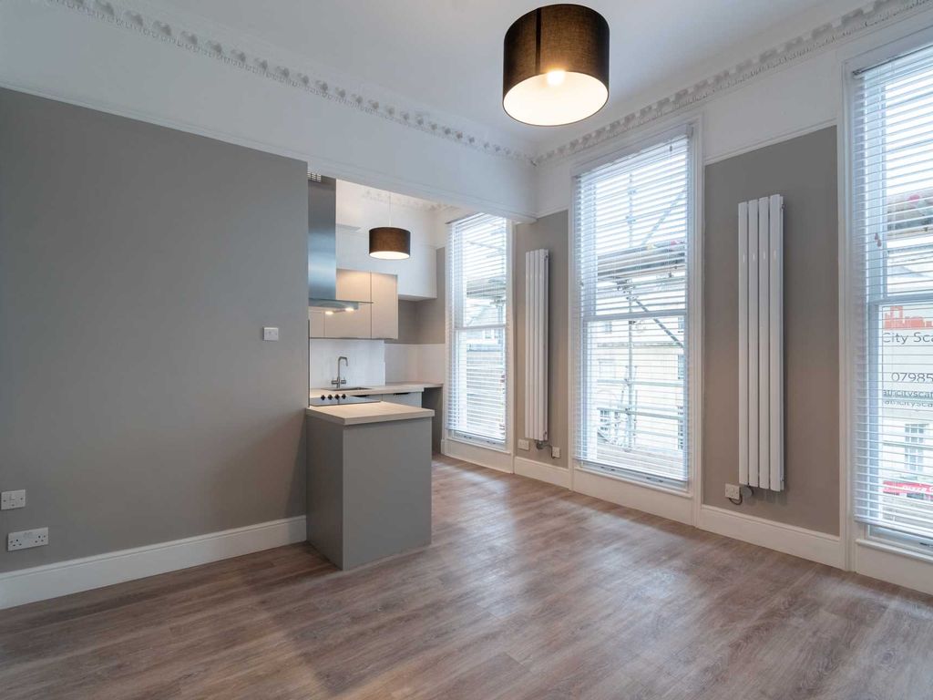 1 bed flat for sale in Walcot Parade, Bath BA1, £280,000