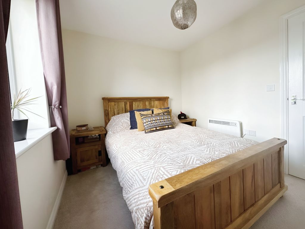 2 bed flat for sale in Rutland Court, Leeds LS12, £150,000