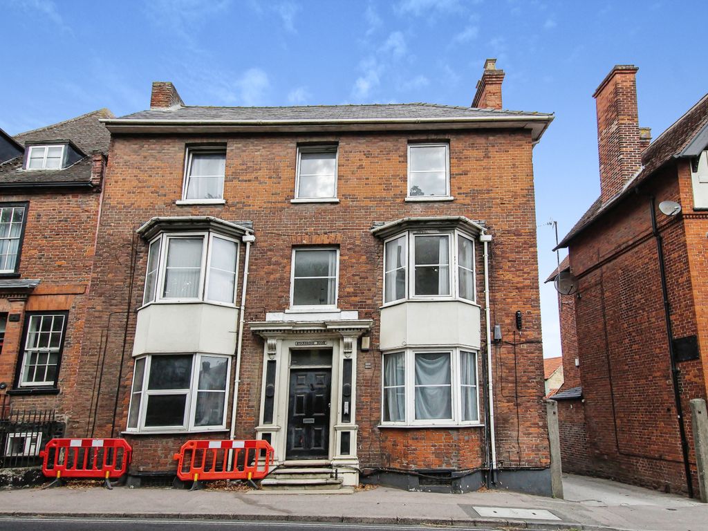 2 bed flat for sale in 192 High Street, Newmarket CB8, £140,000