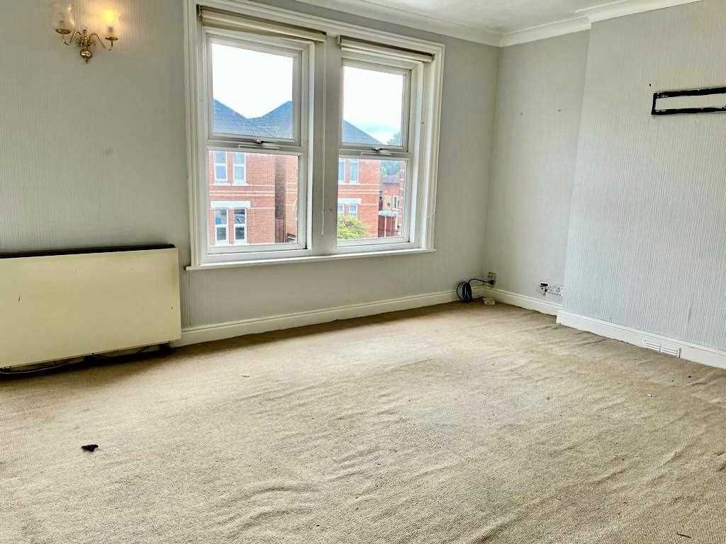 1 bed flat for sale in Markham Road, Charminster, Bournemouth BH9, £149,950