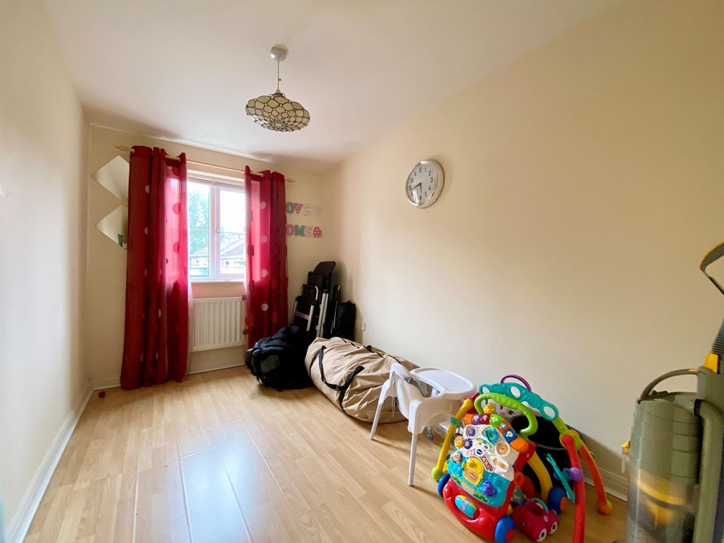 2 bed flat for sale in Roman Way, Caerleon, Newport NP18, £139,950