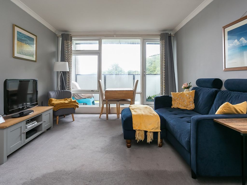 2 bed flat for sale in Barnton Park Avenue, Edinburgh EH4, £170,000
