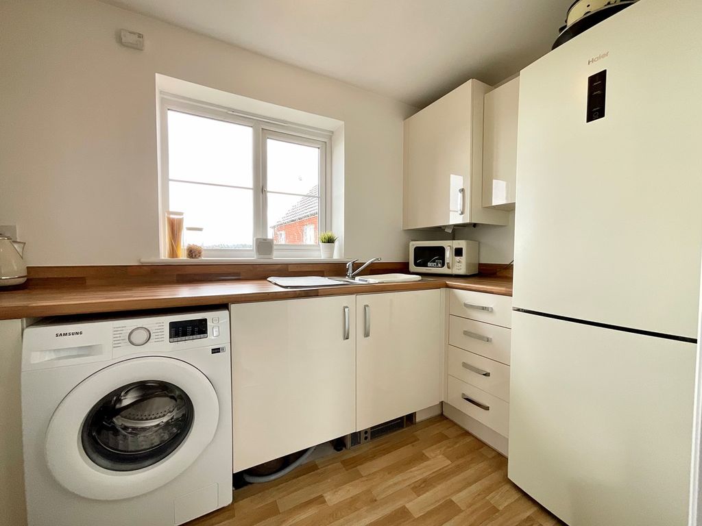 2 bed flat for sale in Anderson Grove, Newport NP19, £140,000