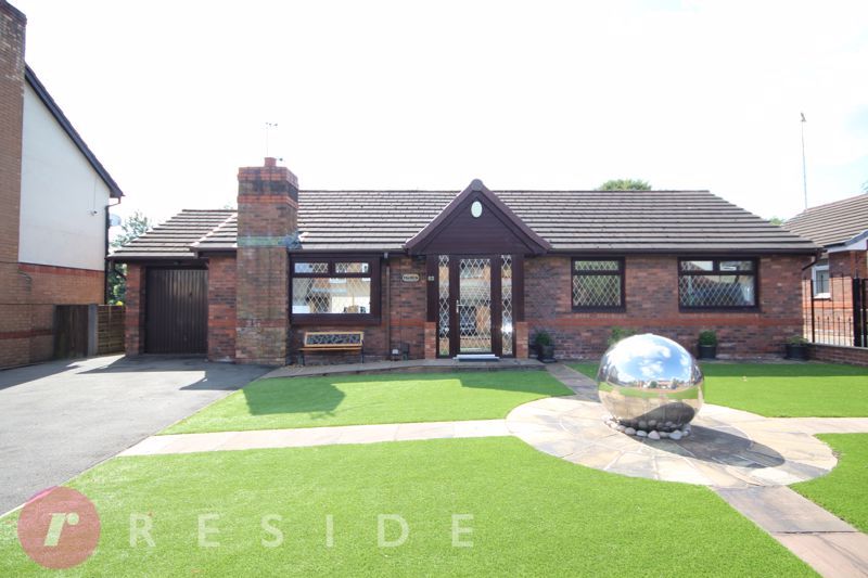 3 bed detached bungalow for sale in Fallowfield Drive, Shawclough, Rochdale OL12, £290,000