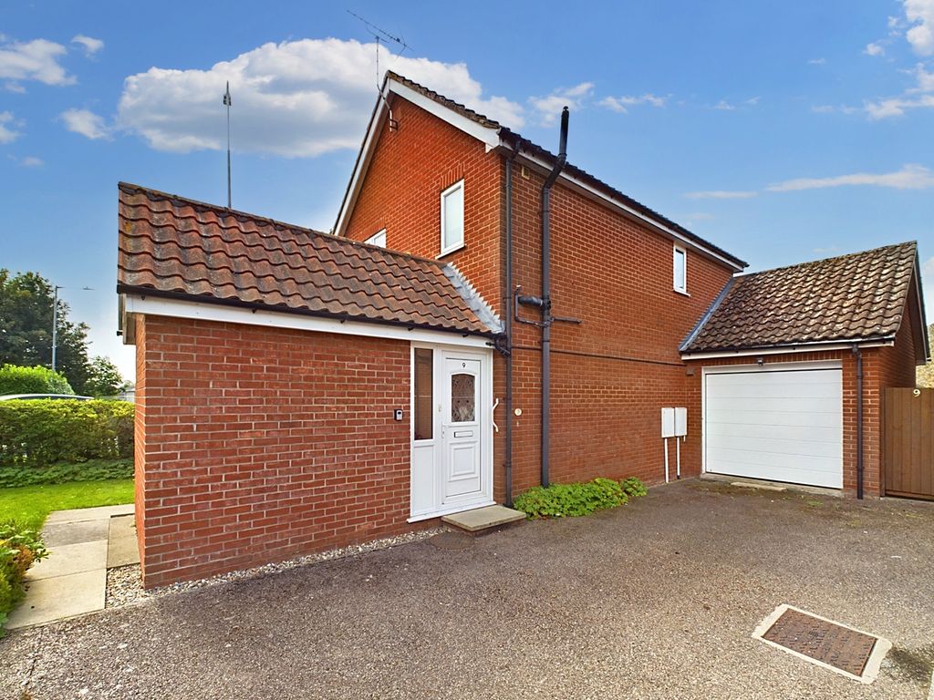 3 bed detached house for sale in Manse Court, Thetford, Norfolk IP24, £260,000