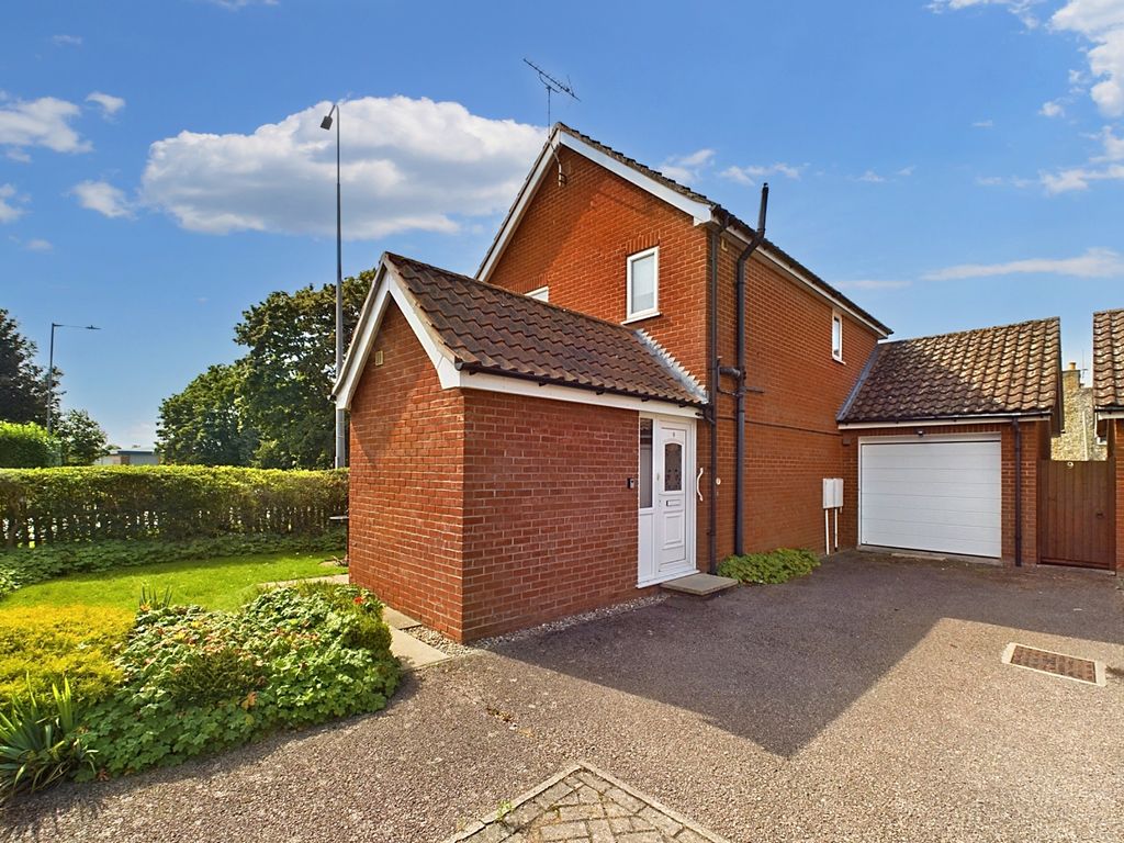 3 bed detached house for sale in Manse Court, Thetford, Norfolk IP24, £260,000