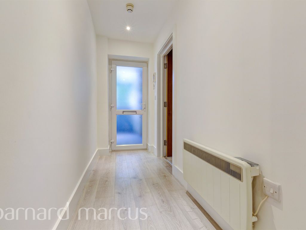1 bed flat for sale in Station Parade, Brighton Road, Sutton SM2, £240,000