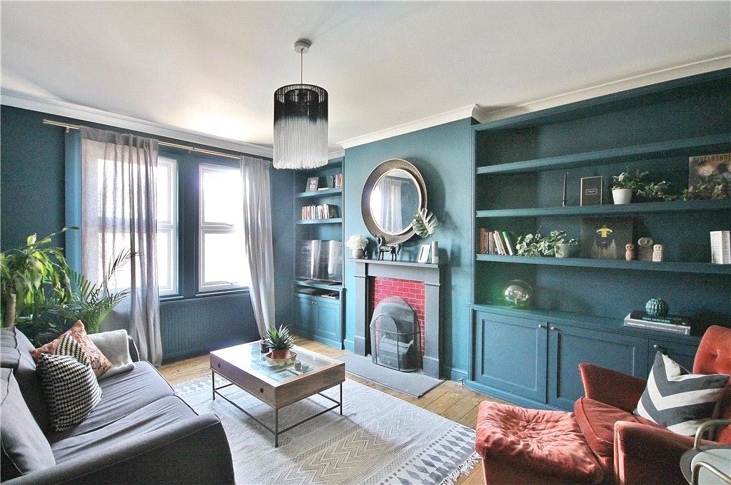 2 bed flat for sale in Farnley Road, London SE25, £325,000