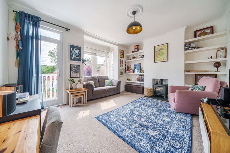 1 bed flat for sale in Blanmerle Road, London SE9, £300,000