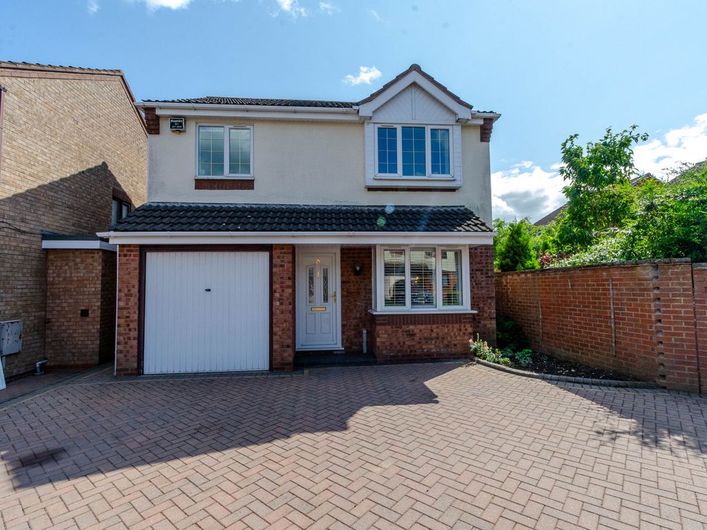 3 bed detached house for sale in Colliery Drive, Walsall WS3, £300,000