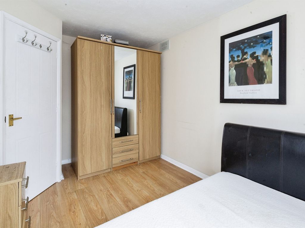 1 bed maisonette for sale in Manor Court, Cippenham, Slough SL1, £185,000