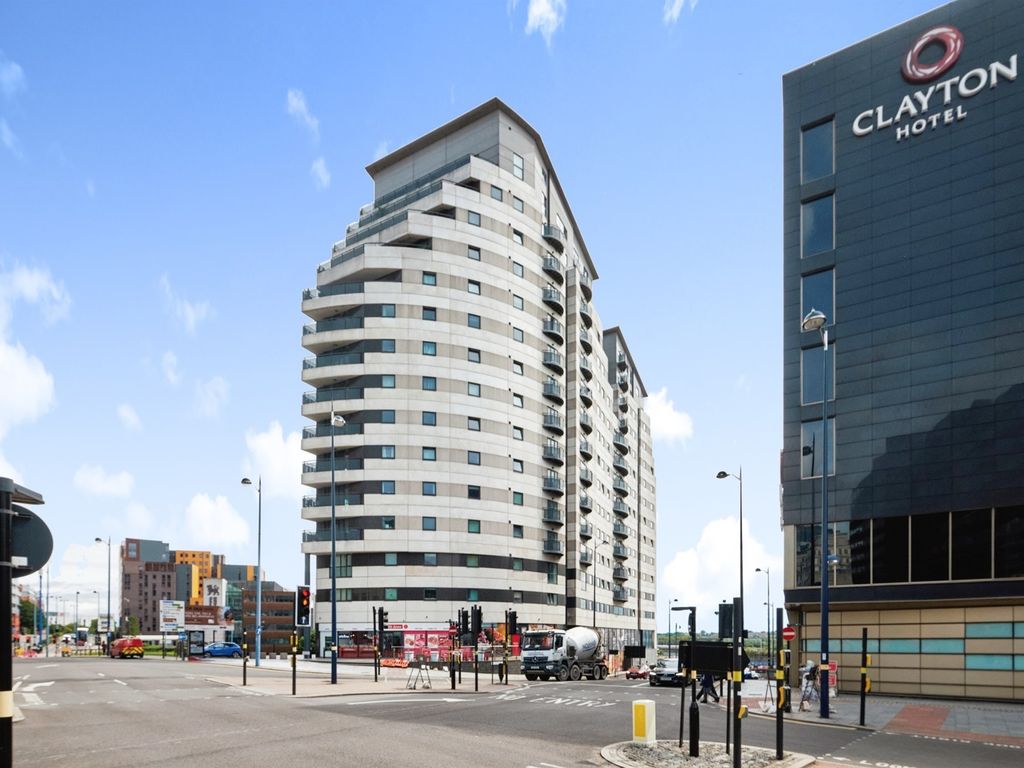 2 bed flat for sale in Masshouse Plaza, Birmingham B5, £240,000