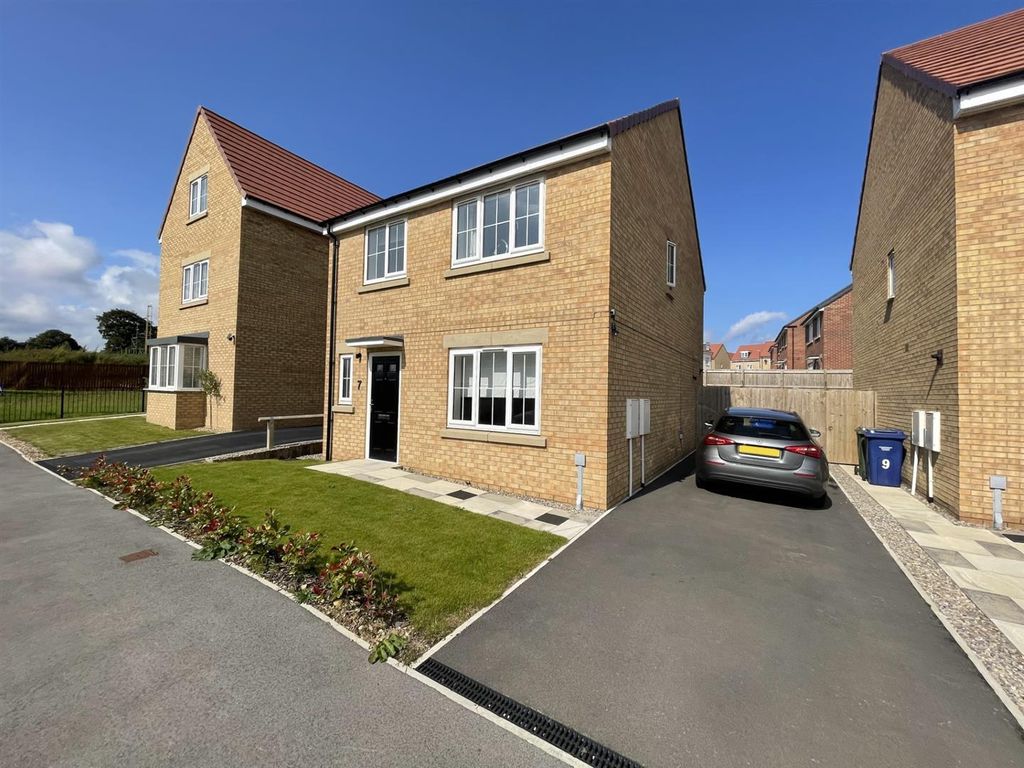 4 bed property for sale in Shield Way, Eastfield, Scarborough YO11, £180,000