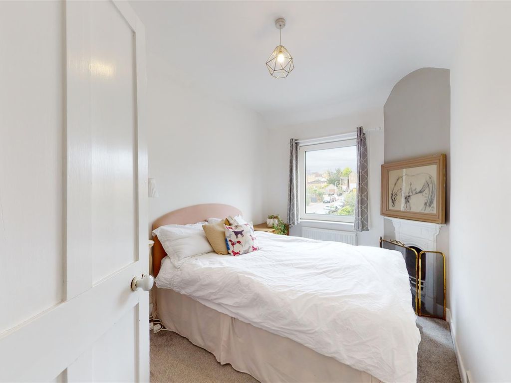 2 bed flat for sale in Bentley Street, Stamford PE9, £215,000