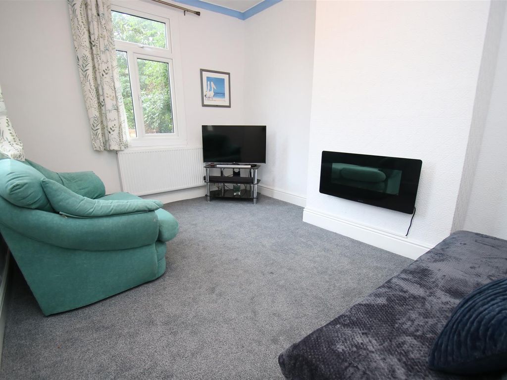 3 bed semi-detached house for sale in Trowbridge BA14, £220,000