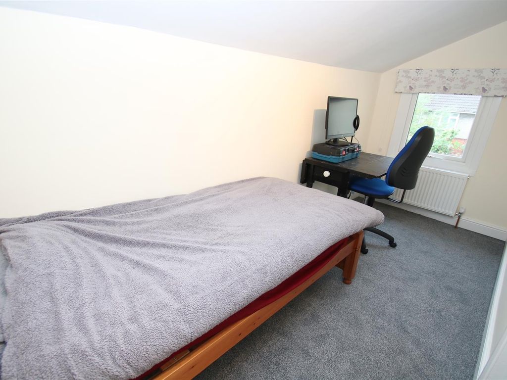 3 bed semi-detached house for sale in Trowbridge BA14, £220,000