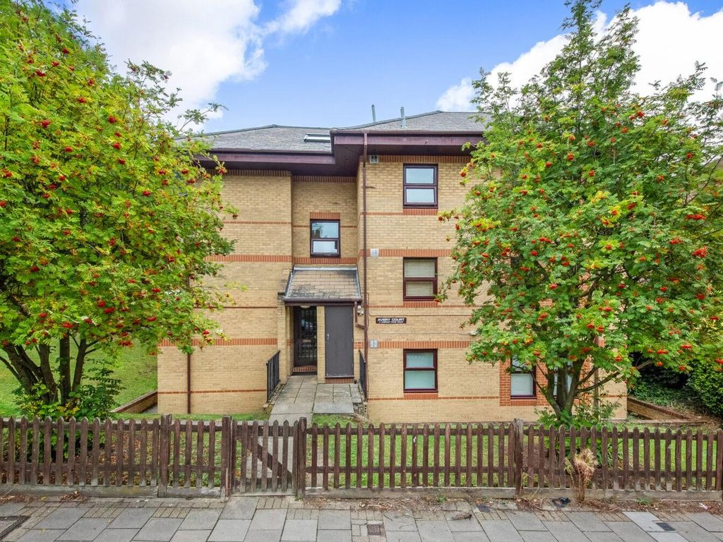 1 bed flat for sale in Anerley Park Road, Anerley, London SE20, £300,000