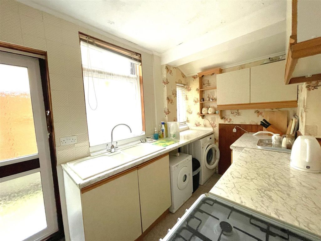 2 bed terraced house for sale in Alan Road, Ipswich IP3, £160,000