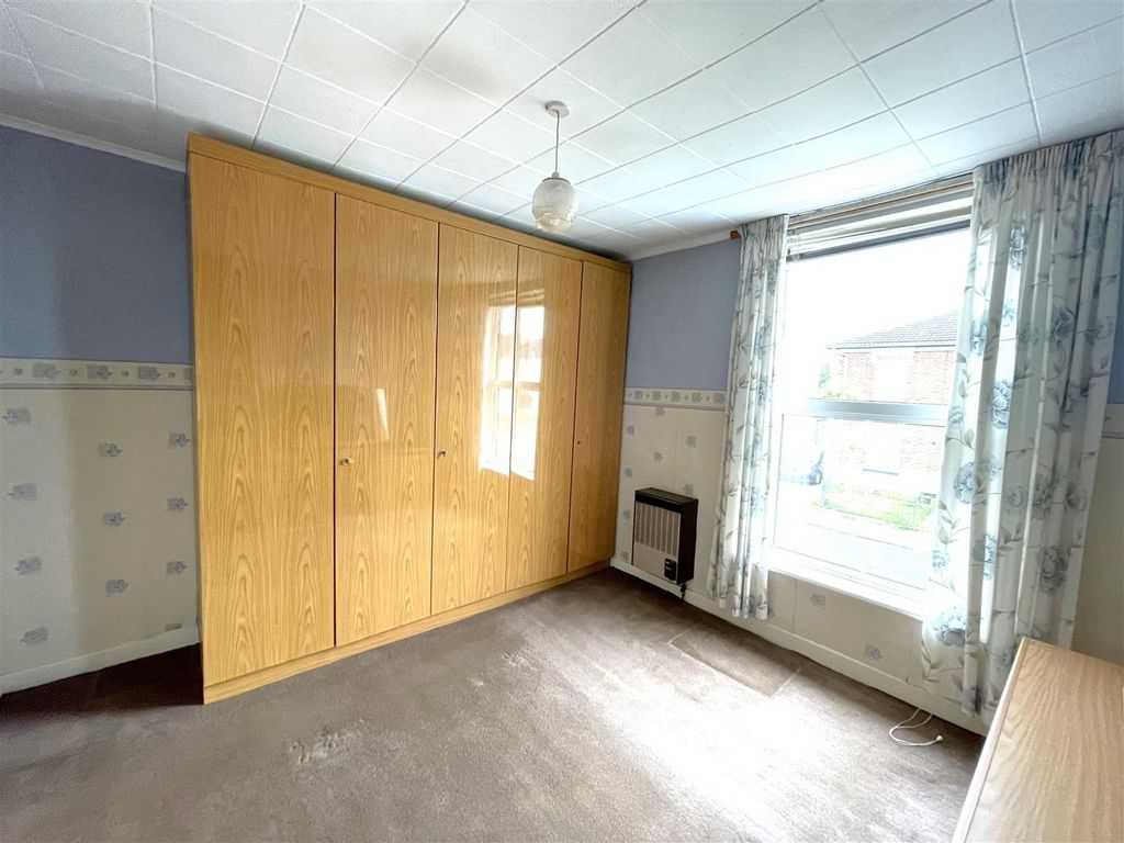 2 bed terraced house for sale in Alan Road, Ipswich IP3, £160,000