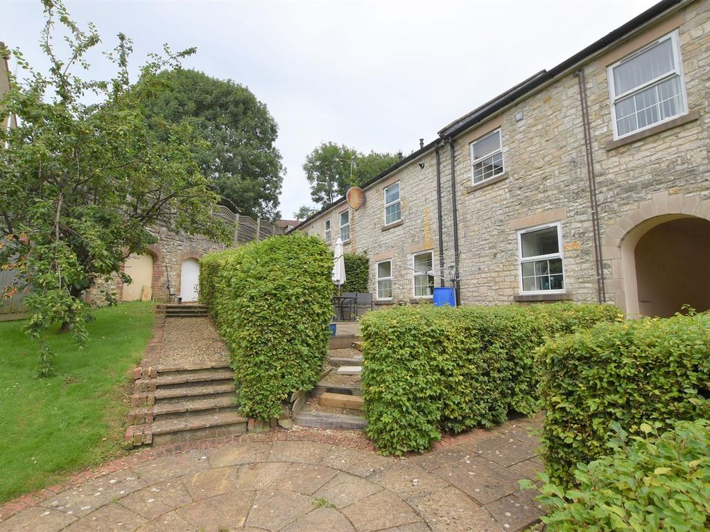 2 bed flat for sale in Tyning Hill, Radstock BA3, £175,000