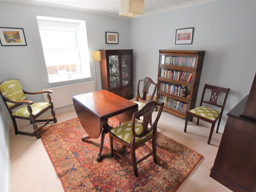 2 bed flat for sale in Tyning Hill, Radstock BA3, £175,000
