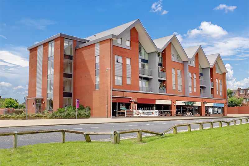 2 bed flat for sale in School Mead, Abbots Langley WD5, £272,500