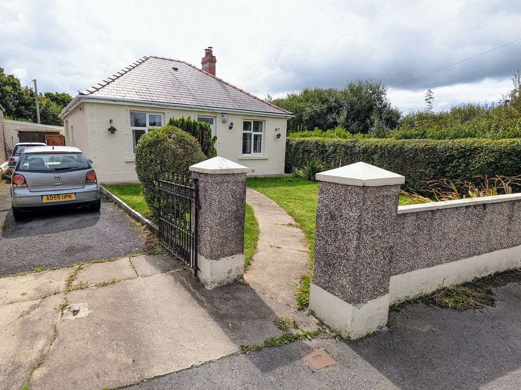 3 bed detached bungalow for sale in Carway, Kidwelly, Carmarthenshire. SA17, £259,500