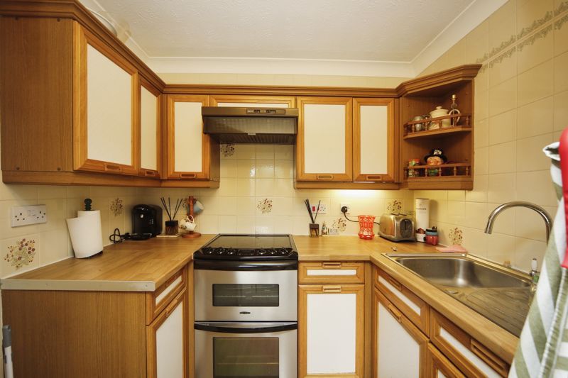 1 bed flat for sale in Malin Court, Alcester B49, £85,000