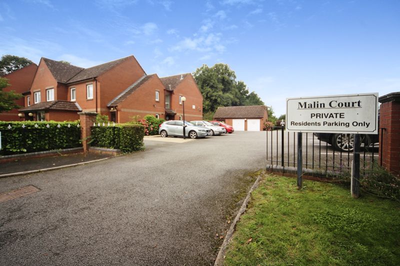 1 bed flat for sale in Malin Court, Alcester B49, £85,000