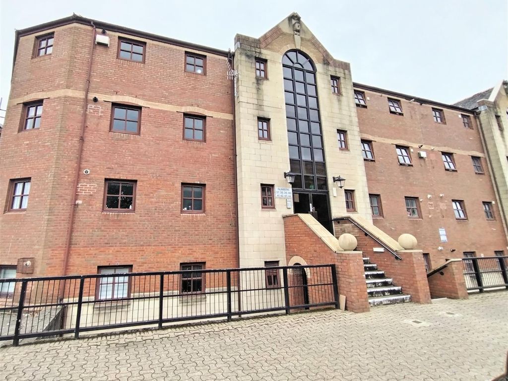 2 bed flat for sale in Somerset Place, Marina, Swansea SA1, £155,000