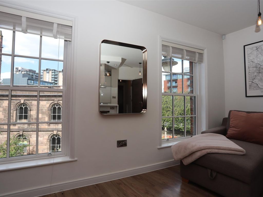 1 bed flat for sale in Chapel Street, Salford M3, £230,000