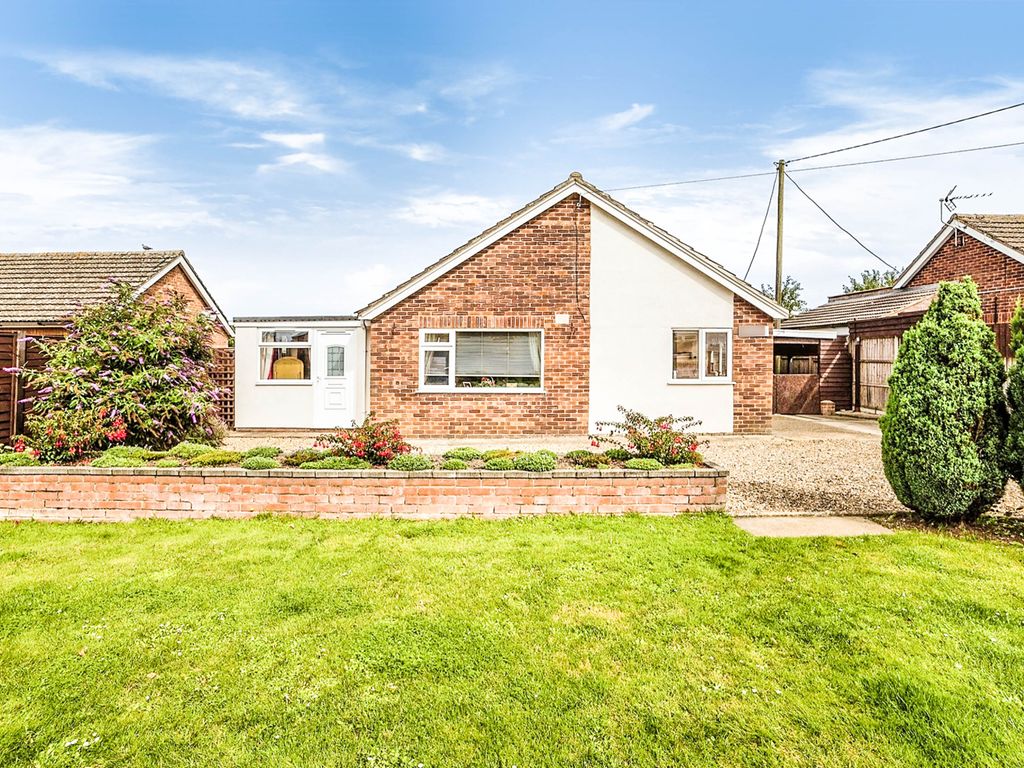 3 bed detached bungalow for sale in Brandon Road, Watton, Thetford IP25, £280,000