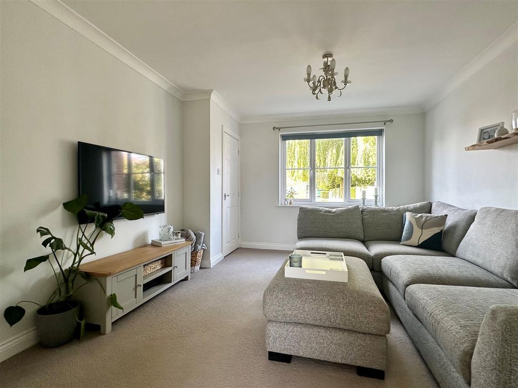 3 bed terraced house for sale in Moorland Gardens, Copmanthorpe, York YO23, £269,995