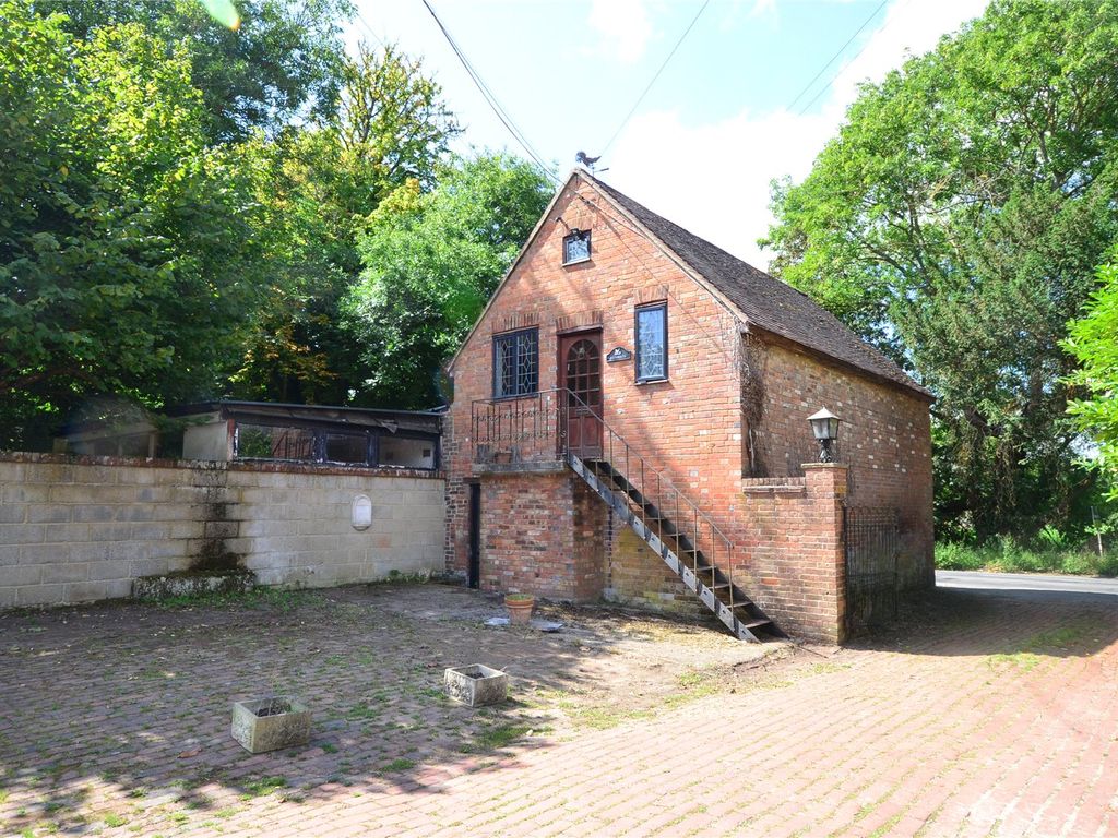 1 bed detached house for sale in Haxted Road, Lingfield, Surrey RH7, £200,000