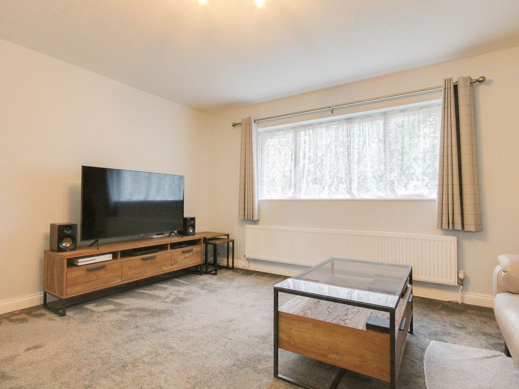 1 bed flat for sale in Merrylands, Basildon SS15, £165,000