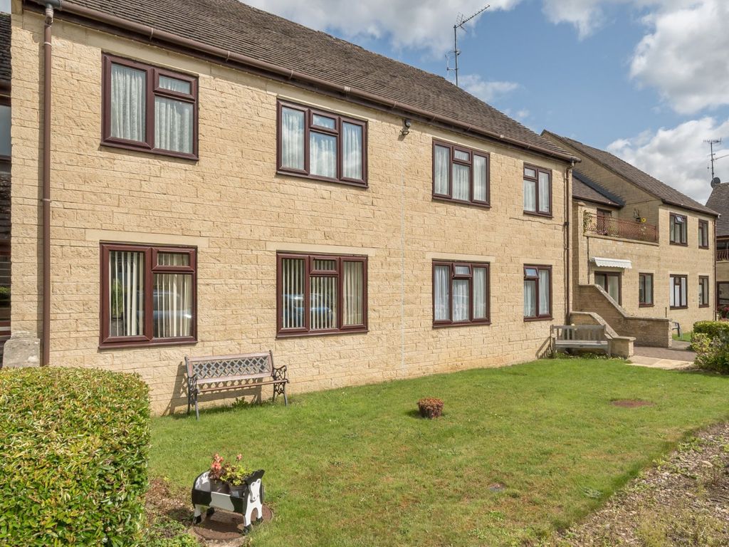 2 bed flat for sale in Trafalgar Road, Cirencester, Gloucestershire GL7, £190,000