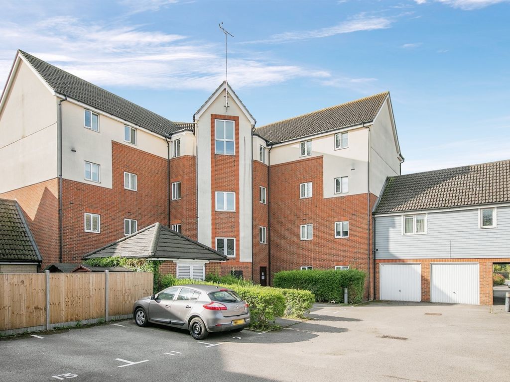 2 bed flat for sale in Ganymede Close, Ipswich IP1, £140,000