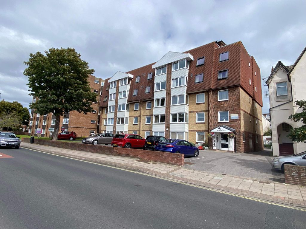 2 bed flat for sale in Victoria Road North, Southsea PO5, £150,000