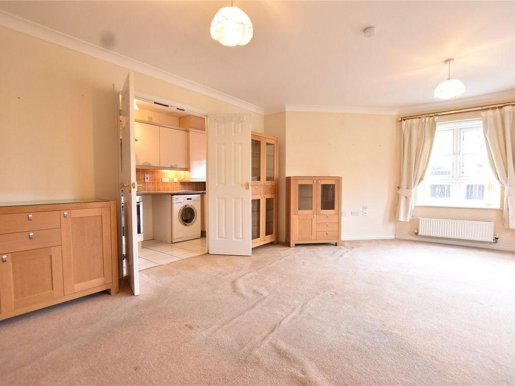 2 bed flat for sale in Elmstone Drive, Royton, Oldham, Greater Manchester OL2, £145,000