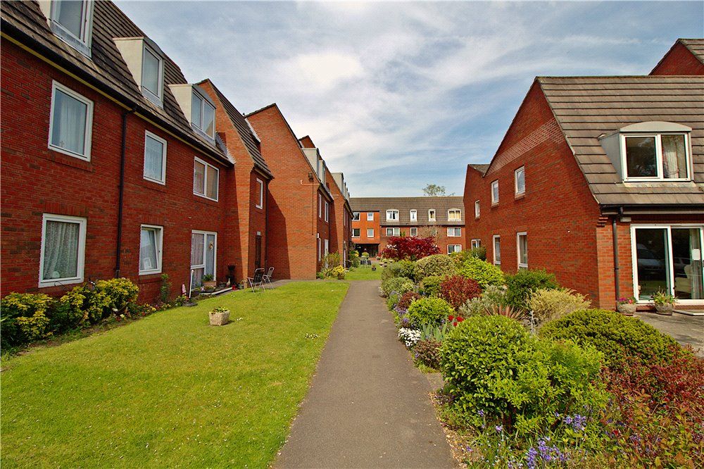 1 bed flat for sale in Ferndown, Dorset BH22, £73,000