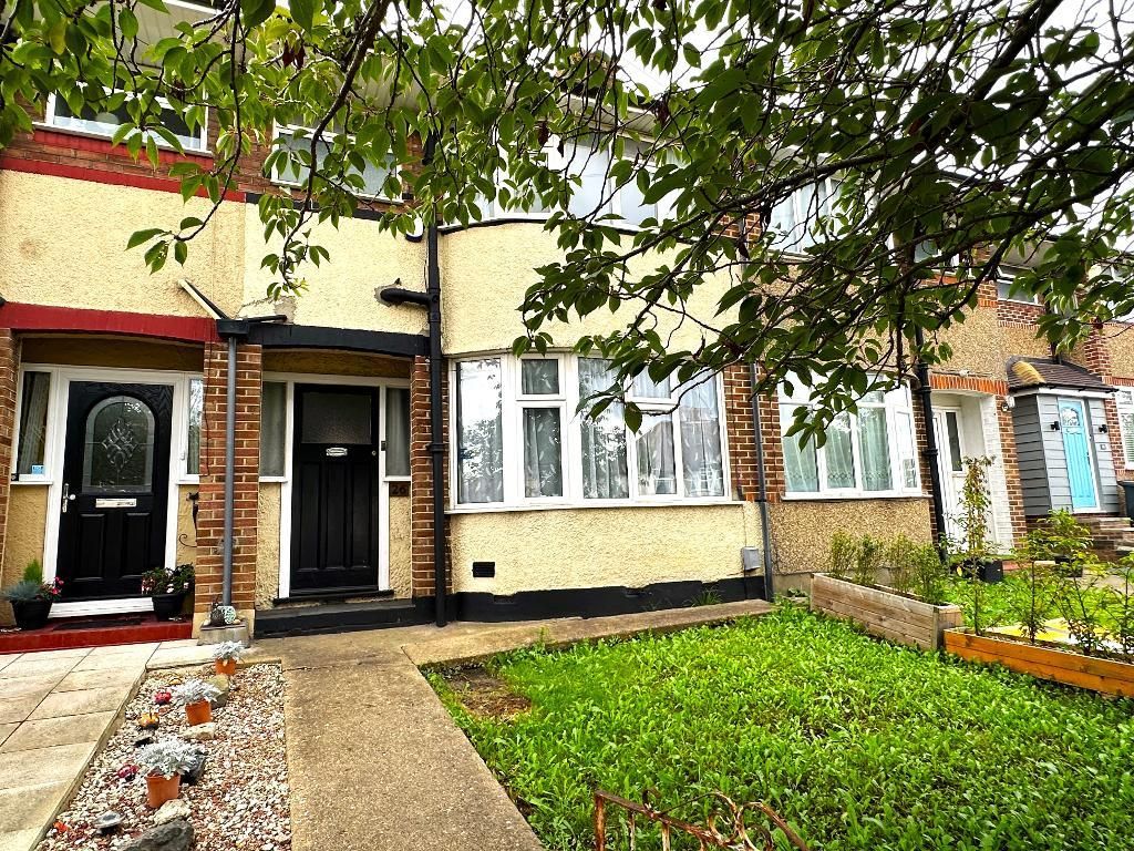 3 bed terraced house for sale in Somerset Avenue, Round Green, Luton, Bedfordshire LU2, £290,000